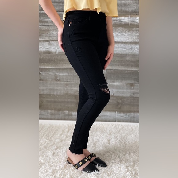 judy blue black skinny jeans heavy distressing raw hem JB88562REG BK - Picture 8 of 16